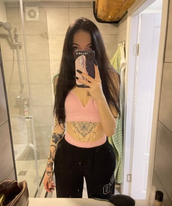 Воплотим твои самые смелые мечты в жизнь! У меня уютное гнездышко в самом сердце Москвы, где ты сможешь расслабиться и насладиться незабываемым опытом. У меня широкий ассортимент услуг, от нежных классических эротических массажей до экстремальных игр ролевых. Позволь мне побаловать тебя и окунуться в мир наслаждений и удовольствий. Забудь обо всем и погрузись в океан эмоций со мной. Заходи на мою страницу для просмотра фото и отзывов. Жду тебя в Москве! 😘💋 6211, 22 года